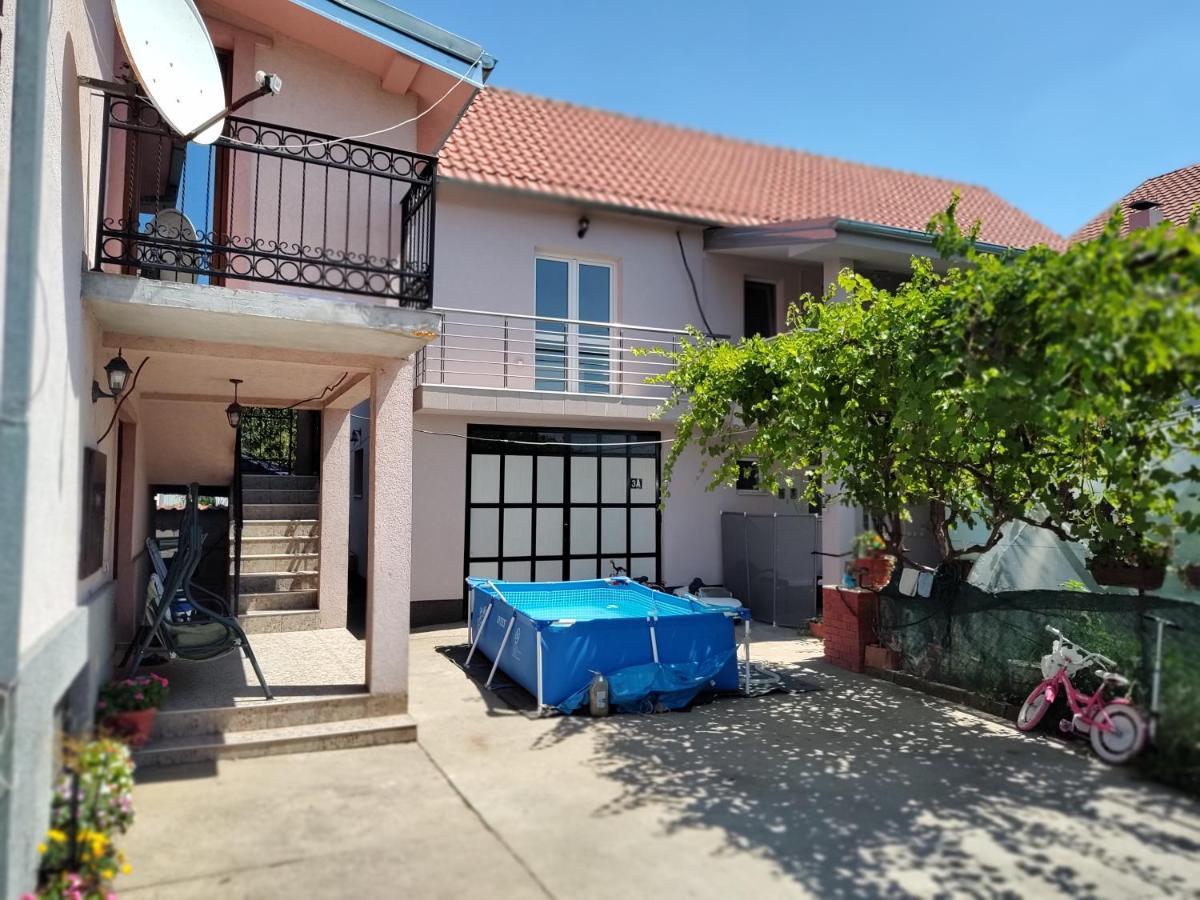 Apartman Anastasija Surcin Bagian luar foto